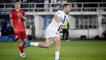 Finlandia vence a Polonia sin Lewandowski y con partido demorado por emergencia médica
