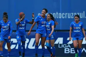 Cruz Azul femenil golea al Atlas con triplete de Chavarin