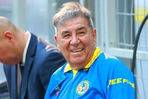 ¡Ni modo! Carlos Reinoso, leyenda de América, acepta la 'carrilla' en redes sociales