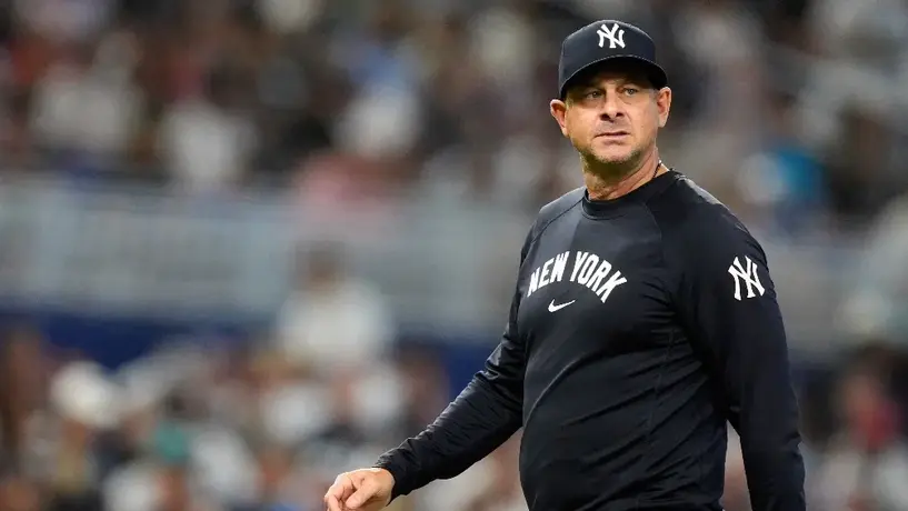 ¡Al pie del cañón! Aaron Boone se mantiene firme tras mal momento de Yankees