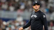 ¡Al pie del cañón! Aaron Boone se mantiene firme tras mal momento de Yankees