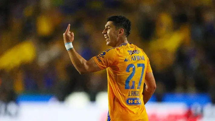 Jesús Angulo causa baja en el Tri; regresará con Tigres para su recuperación