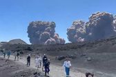 VIDEO: Monte Etna hace erupción frente a turistas