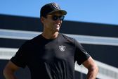 Tom Brady aparece en el entrenamiento de Las Vegas Raiders