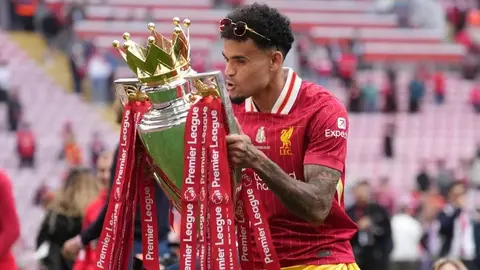 Liverpool rechaza una primera oferta de Bayern Munich por Luis Díaz