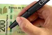 ¿Sirven o no? Banco de México alerta sobre el uso de plumones para detectar billetes falsos