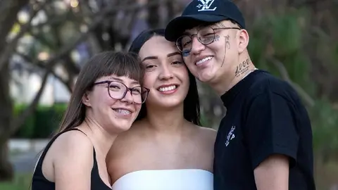 VIDEO: Dani Flow y su familia poliamorosa revelan el sexo de su tercer bebé