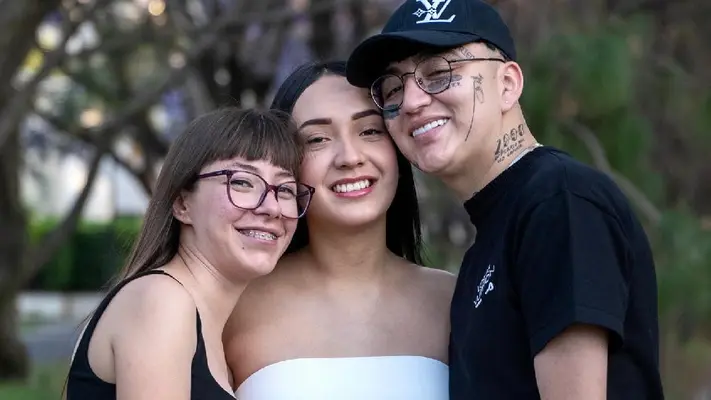 VIDEO: Dani Flow y su familia poliamorosa revelan el sexo de su tercer bebé