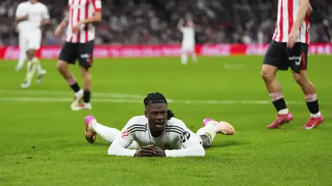 ¡Sabe bailar! Camavinga imita a Dean Huijsen en trend viral