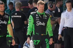 ¡No se lo esperaban! Sauber se queda sin champán para celebración de Hulkenberg en Silverstone