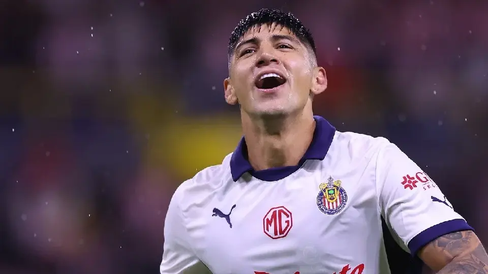 Chivas mantiene el invicto con goleada a Leones Negros en el Estadio Jalisco