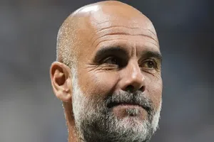 ¿Sabes lo qué quiero decir? Aficionados de Oasis abuchean a Pep Guardiola