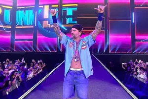 ¡Word life! CM Punk recreó a Dr. Thuganomics, icónico personaje de John Cena