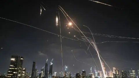¿Qué es el Domo de Hierro con el que Israel se defiende de los ataques de Irán?