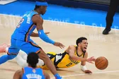 Tyrese Haliburton consoló a sus compañeros tras perder las Finales de la NBA
