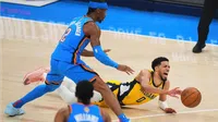 Tyrese Haliburton consoló a sus compañeros tras perder las Finales de la NBA