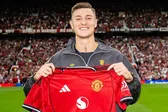 Benjamin Sesko fue presentado oficialmente por Manchester United como su nuevo jugador