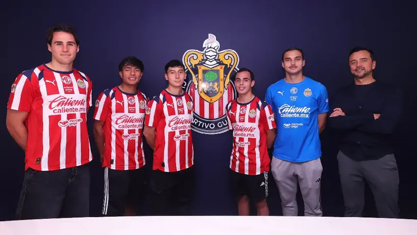 ¡Blindan a sus joyas! Chivas renueva a Hugo Camberos y cuatro prospectos más