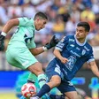 Aficionados de Pumas critican a Rodrigo Parra tras sus errores en Liga MX