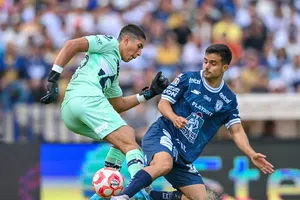 Aficionados de Pumas critican a Rodrigo Parra tras sus errores en Liga MX