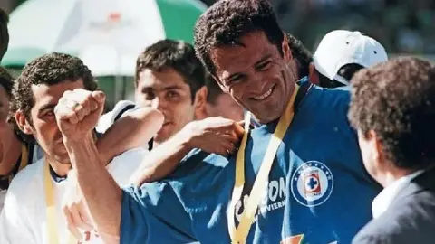 Carlos Hermosillo recuerda roce con un ídolo azulcrema con groserías incluidas