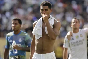 Jude Bellingham reaparece con impresionante cicatriz en el hombro tras cirugía