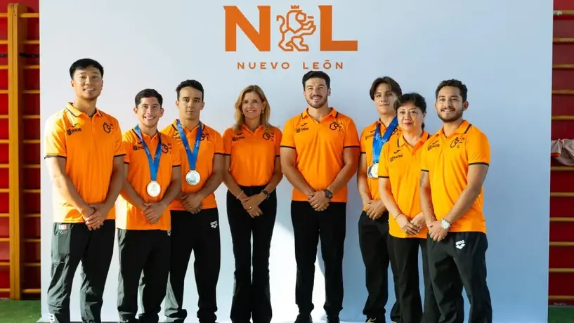 Reconoce gobierno de Nuevo León a clavadistas medallistas en el Mundial de Singapur 2025