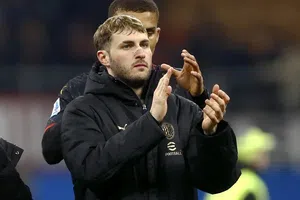 Santiago Giménez tendrá nuevo compañero en el Milan