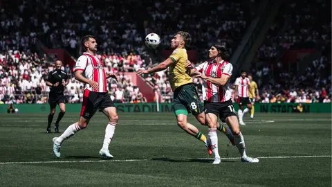 Wrexham cae ante Southampton en su 'bienvenida' a la Championship