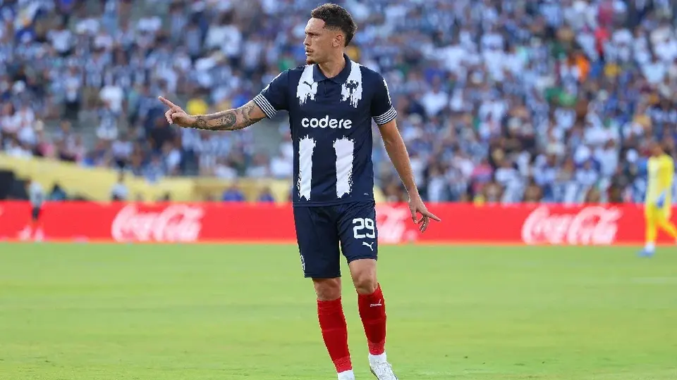 Lucas Ocampos dio un increíble regalo a un fan especial