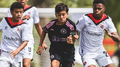 Thiago Messi brilla en torneo que ganó su papá hace 22 años