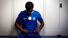 Chelsea confirma el fichaje de Jorrel Hato, procedente del Ajax