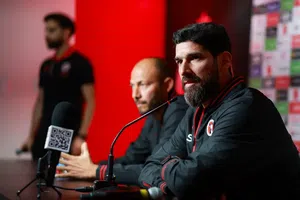 'Loco' Abreu pide que se hable de futbol sin tecnicismos: "tierra y barrio conmigo"