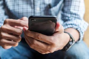 Apps comunitarias alertan sobre redadas de ICE: qué son y cómo funcionan