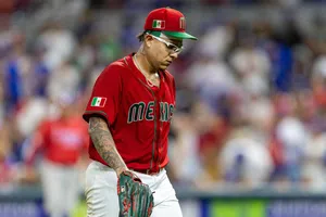 Julio Urías tiene la intención de continuar su carrera, aseguró su agente