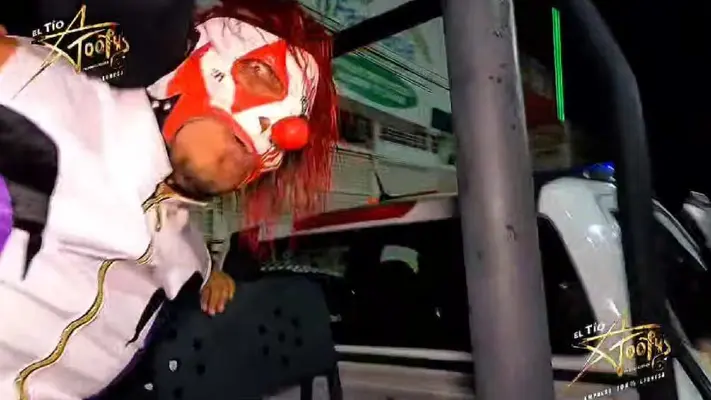 Policías de Ecatepec arrestan a luchador durante función y los suspenden