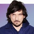 León Larregui es vetado de Air France por quejumbroso y violento