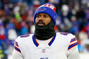 Von Miller firma un contrato de un año con los Washington Commanders