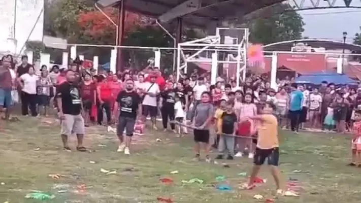 VIDEO: Indigna costumbre en Campeche de romper piñatas con animales dentro