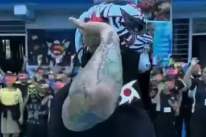 Penta Zero Miedo visita su antigua primaria en Ecatepec y desata locura de los alumnos