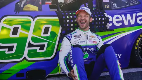 Daniel Suárez, piloto mexicano de NASCAR, envía mensaje de solidaridad a migrantes en Estados Unidos