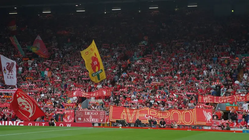 Policía detiene a aficionado del Liverpool por insultos racistas contra Antoine Semenyo