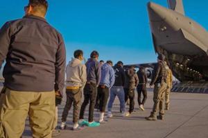 EE.UU ofrece 1,000 dólares a migrantes que se auto-deporten