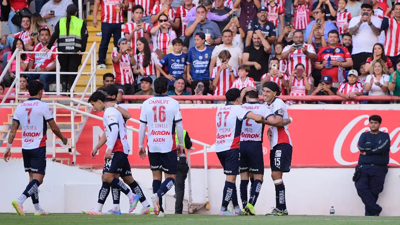Chivas vence a Necaxa en su reencuentro con Fernando Gago