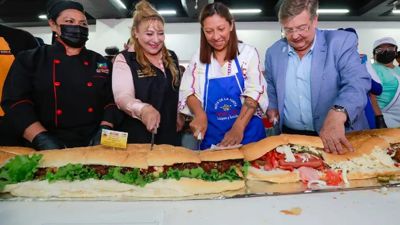 La CDMX se atasca de orgullo: rompen récord con la torta más grande del mundo
