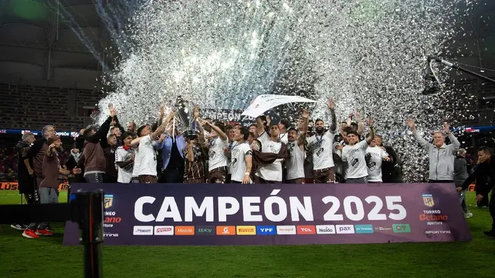 Platense campeón por primera vez: Así fue el festejo histórico con su gente en Saavedra