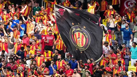México ft. ES Tunis; personajes mexicanos inspiran a los ultras del equipo africano