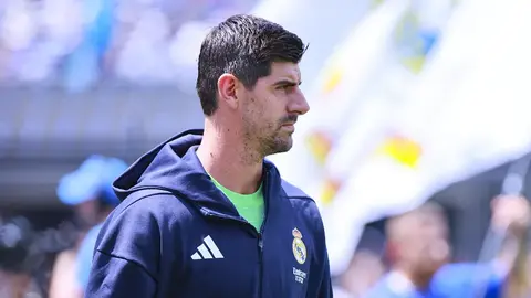 Thibaut Courtois critica a Raúl Asencio por expulsión: "Dos partidos, dos errores, hay que ser inteligentes"
