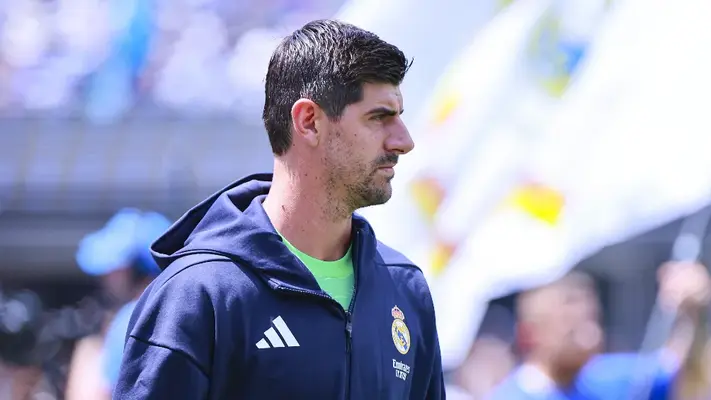 Thibaut Courtois critica a Raúl Asencio por expulsión: "Dos partidos, dos errores, hay que ser inteligentes"