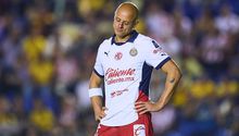 De la gloria al adiós: Chicharito se queda sin equipo